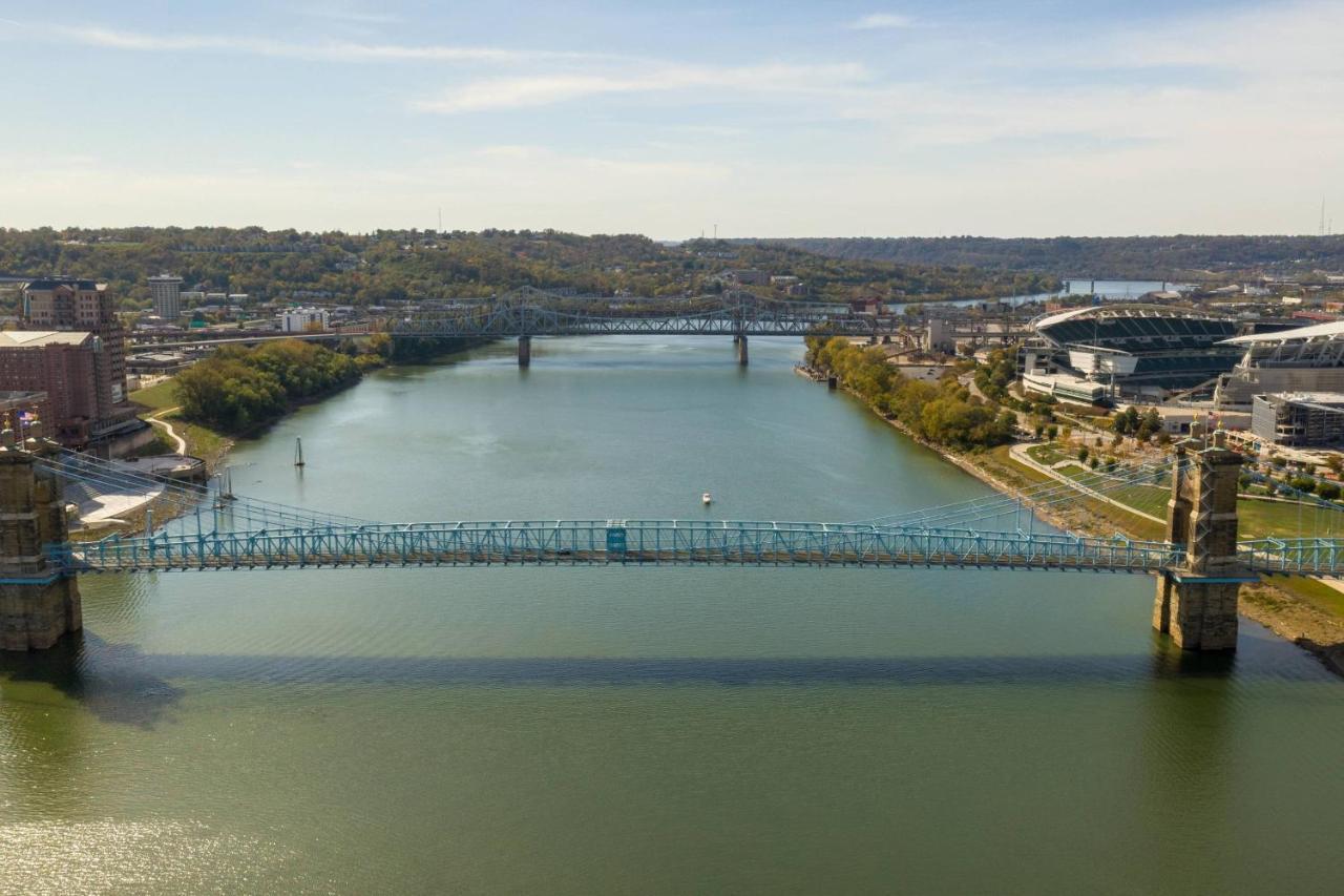 Cincinnati Marriott At Rivercenter Covington Exterior photo