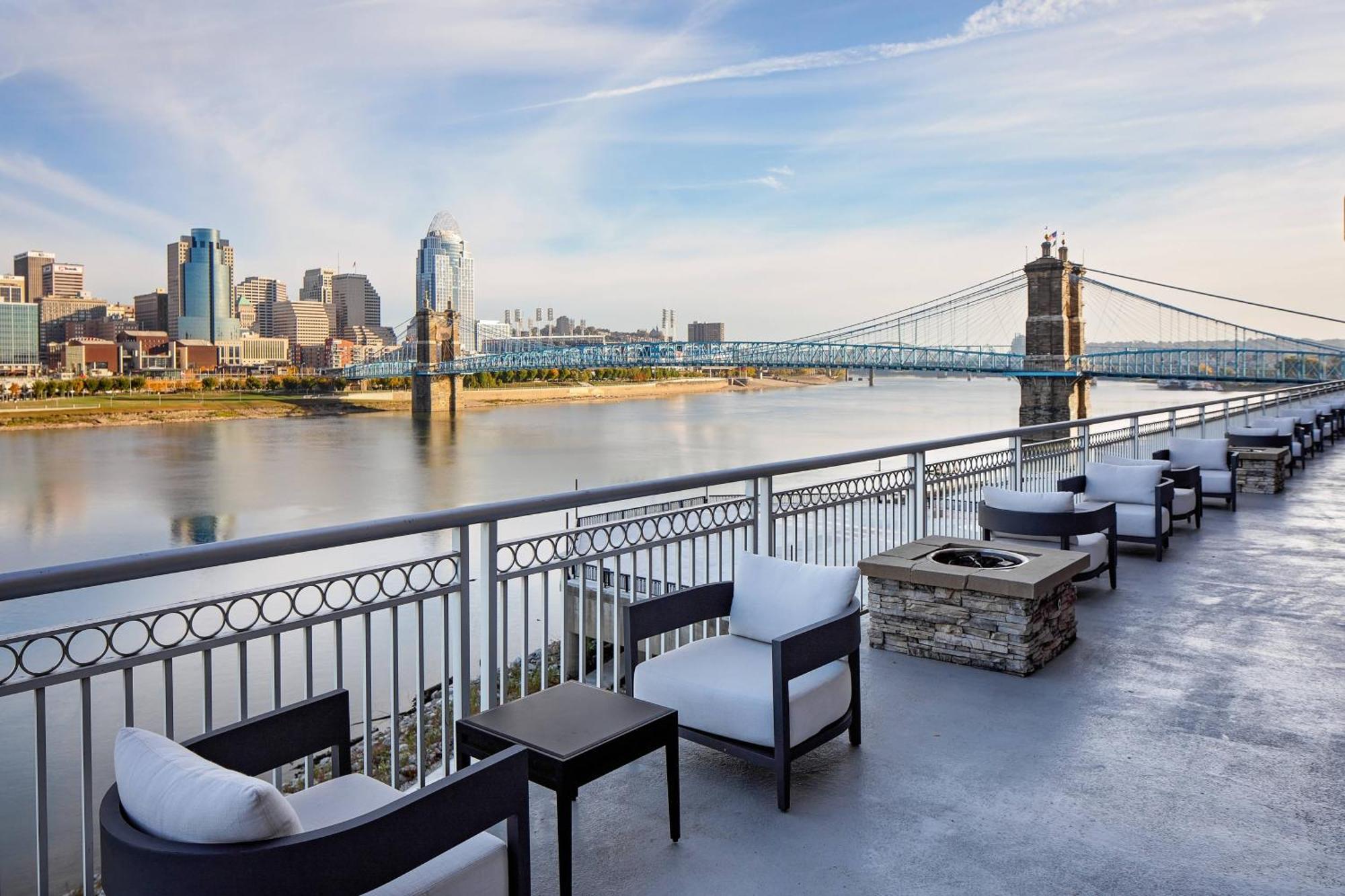 Cincinnati Marriott At Rivercenter Covington Exterior photo