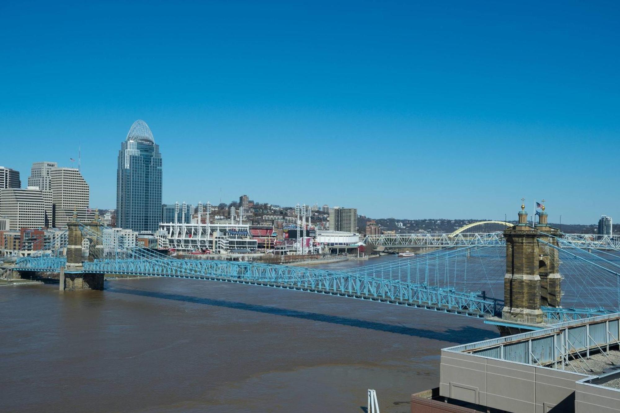 Cincinnati Marriott At Rivercenter Covington Exterior photo